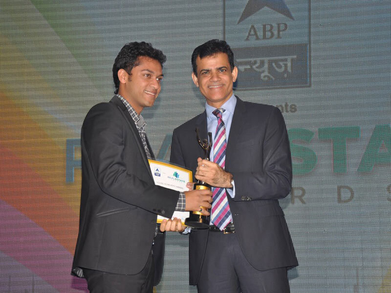 Our CEO, Mr. Mohit Goel won young Achiever's award by ABP real estate awards 2014